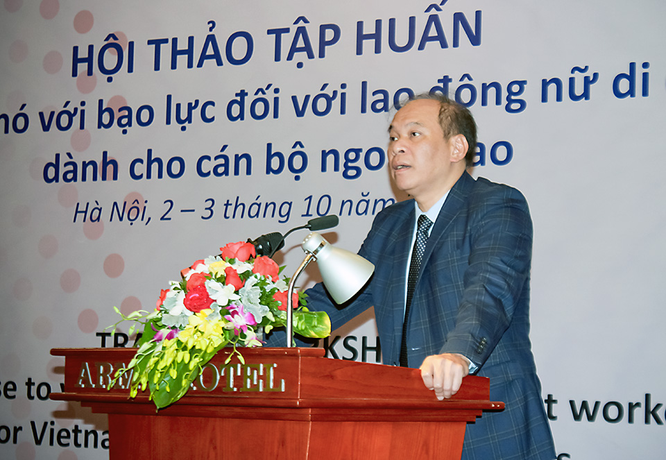 Mr. Vu Viet Anh, Director General of the Consular Department, Ministry of Foreign Affairs stressed that protecting Vietnamese citizens living abroad is always a top priority of VietNam’s migration policy. Photo: UN Women/Wang Yaxuan