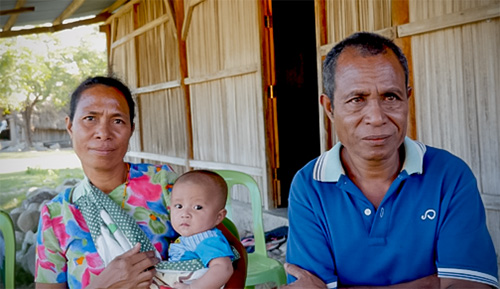 Norberto Oliveira da Silva, a farmer shown here with his wife and granddaughter, has attended trainings provided by Amaral do Carmo. He says: “Through this training I learned that men and women can help each other. Men can go to the market. Men can work in the house.” Photo: UN Women/Emily Hungerford