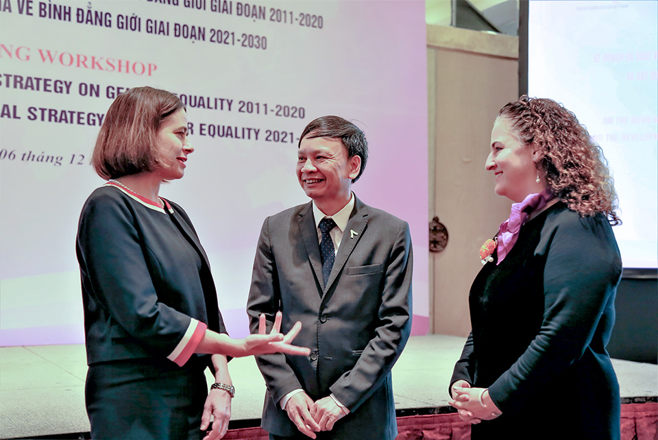 (left to right) Mr Pham Ngoc Tien, Director of Gender Equality Department, MOLISA, Ms. Robyn Mudie, Ambassador of Embassy of Australia and Ms. Elisa Fernandez, Head of Office UN Women Viet Nam.  Photo: UN Women/Thao Hoang