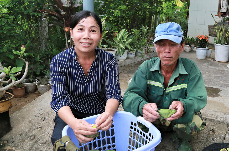 Linh and her peers have achieved financial success from the lotus field, the income from the lotus fields is six times more than rice. Photo: UN Women/Thao Hoang