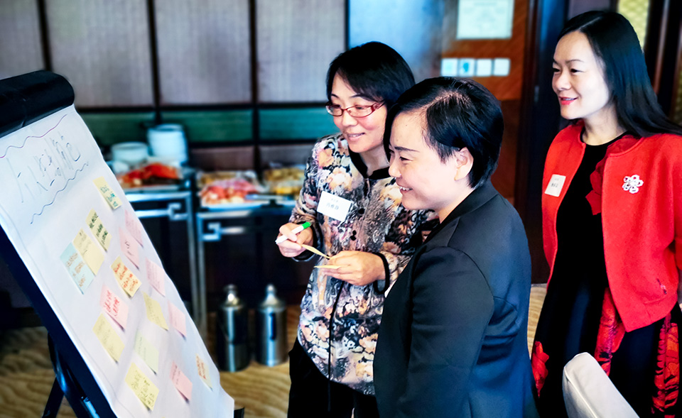 The entrepreneurs share innovative ways to build successful businesses. Photo: UN Women/Li Sheng
