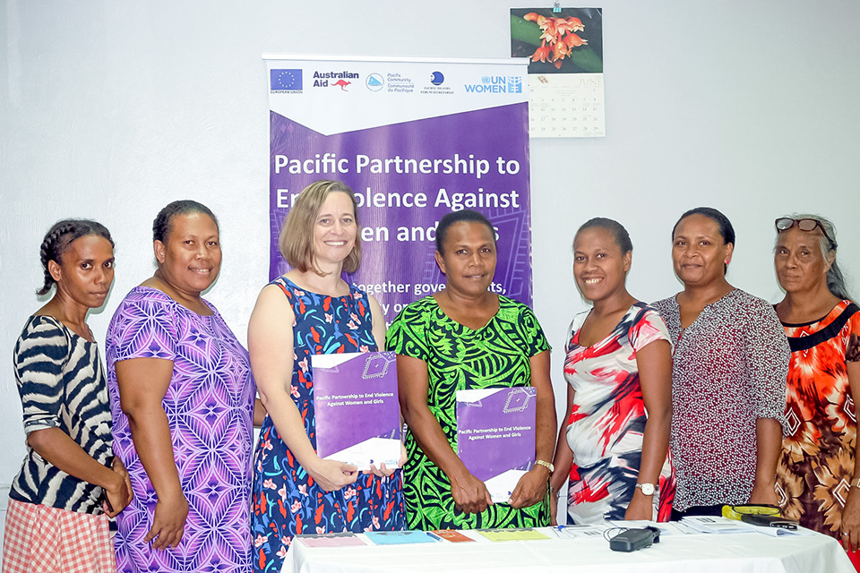 The Solomon Islands’ Family Support Centre staff and Manager with UN Women Fiji Multi-Country Office Deputy Representative, Sarah Boxall, at launched of new project that increases support services to victims of sexual and gender-based violence. Photo: Courtesy of SI Family Support Centre