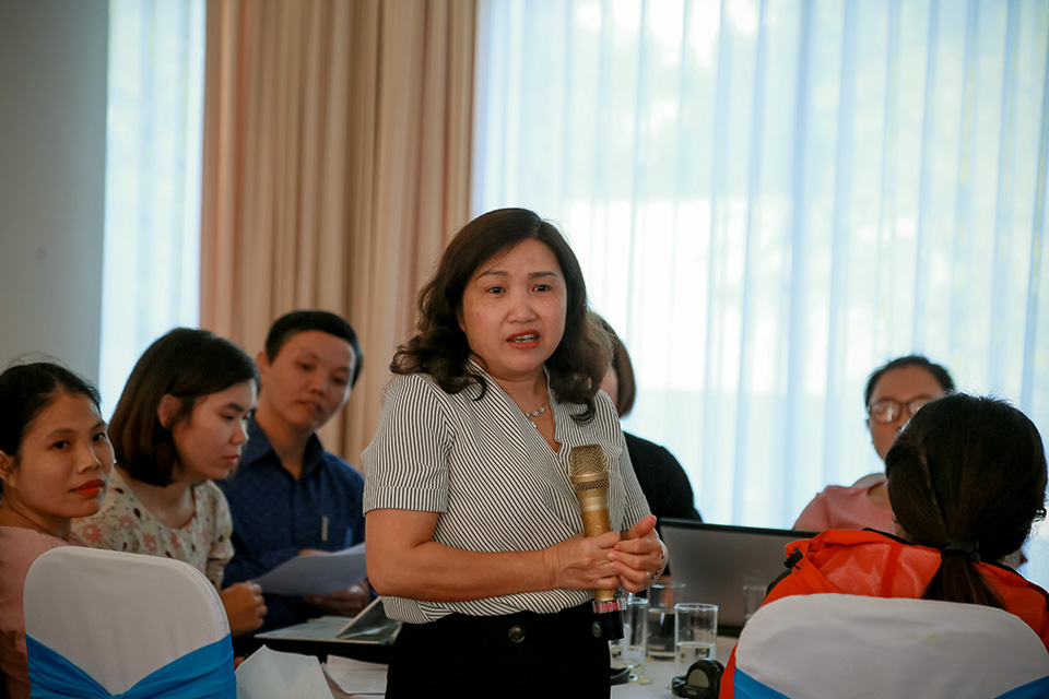 Print journalists attending the November workshop share with each other the challenges they face in reporting on natural disasters in Viet Nam. Photo: UN Women Viet Nam