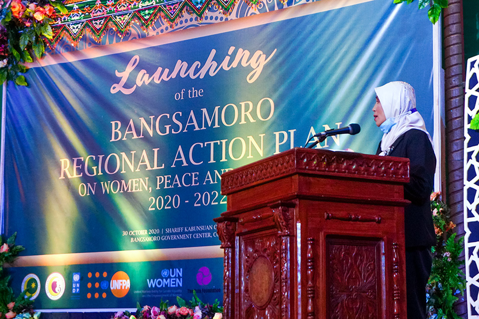 The Bangsamoro Women Commission (BWC) presents the content of the RAP WPS during its launch in Maguindanao, 30 October 2020. Photo: UN Women/ Louie Pacardo 