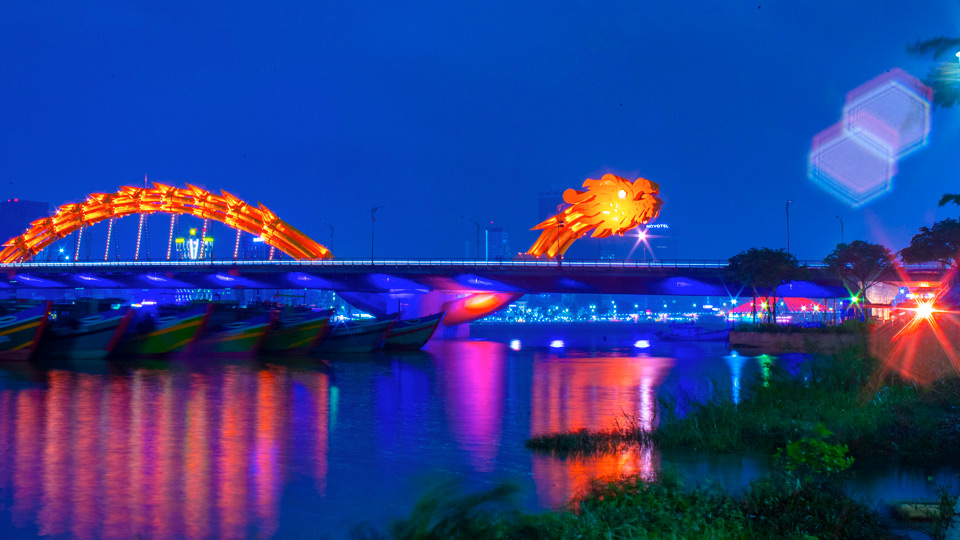 Da Nang city oranges its two iconic bridges to show the commitment to end violence against women and children. Photo: UN Women/Ngoc Vo