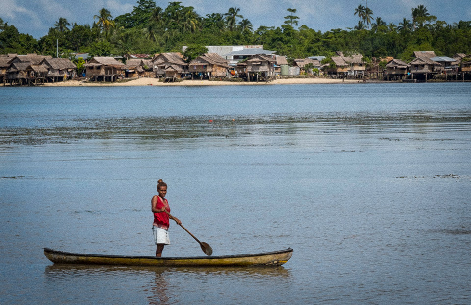 (stock photo) Traditional dug-out canoes are still a critical means of getting produce to market. Auki, Malaita Province, Solomon Islands. Photo: UN Women/Andrew Plant