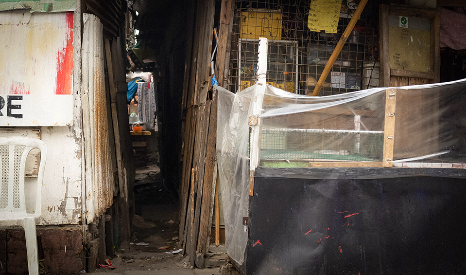 A makeshift store sits in a waterways community. Photo: UN Women/Christine Chung