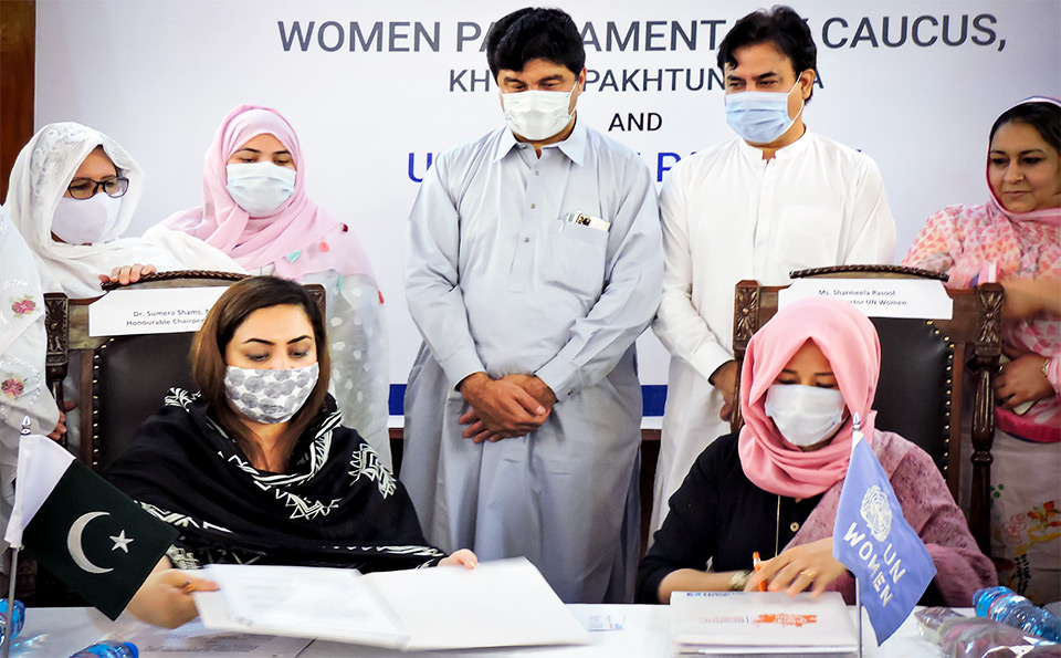 Dr Sumera Shams, Chairperson, Women's Parliamentary Caucus and Sharmeela Rassool, Country, Representative UN Women Pakistan signing a MoU in KP, Pakistan. Photo: UN Women/Sabina Shahid