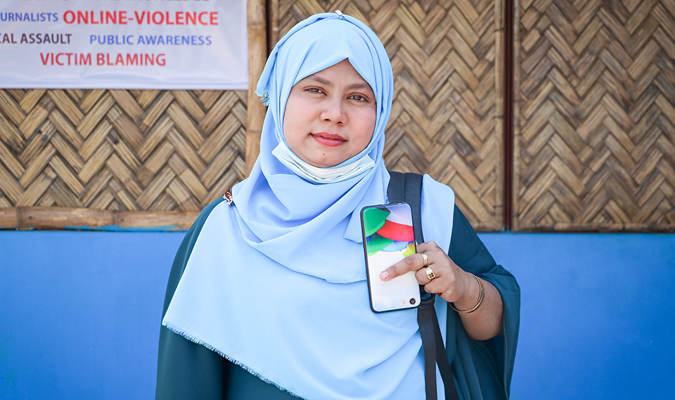 Afruza Begum, a Rohingya refugee and community outreach volunteer. Photo: UN Women/Mahmudul Karim