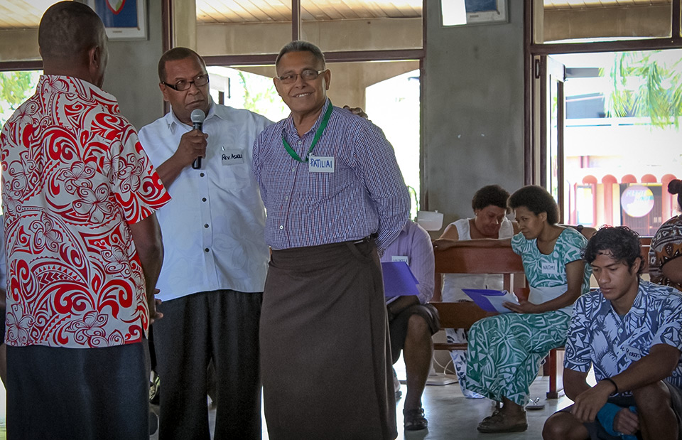 Reverend Jone Tuiwaiwai (left, in red shirt) and other church leaders participates in ecumenical interactive Bible studies focusing on Bible texts that deal with violence against women, held in Suva by House of Sarah on 3 December 2015. Photo: UN Women/Ellie van Baaren