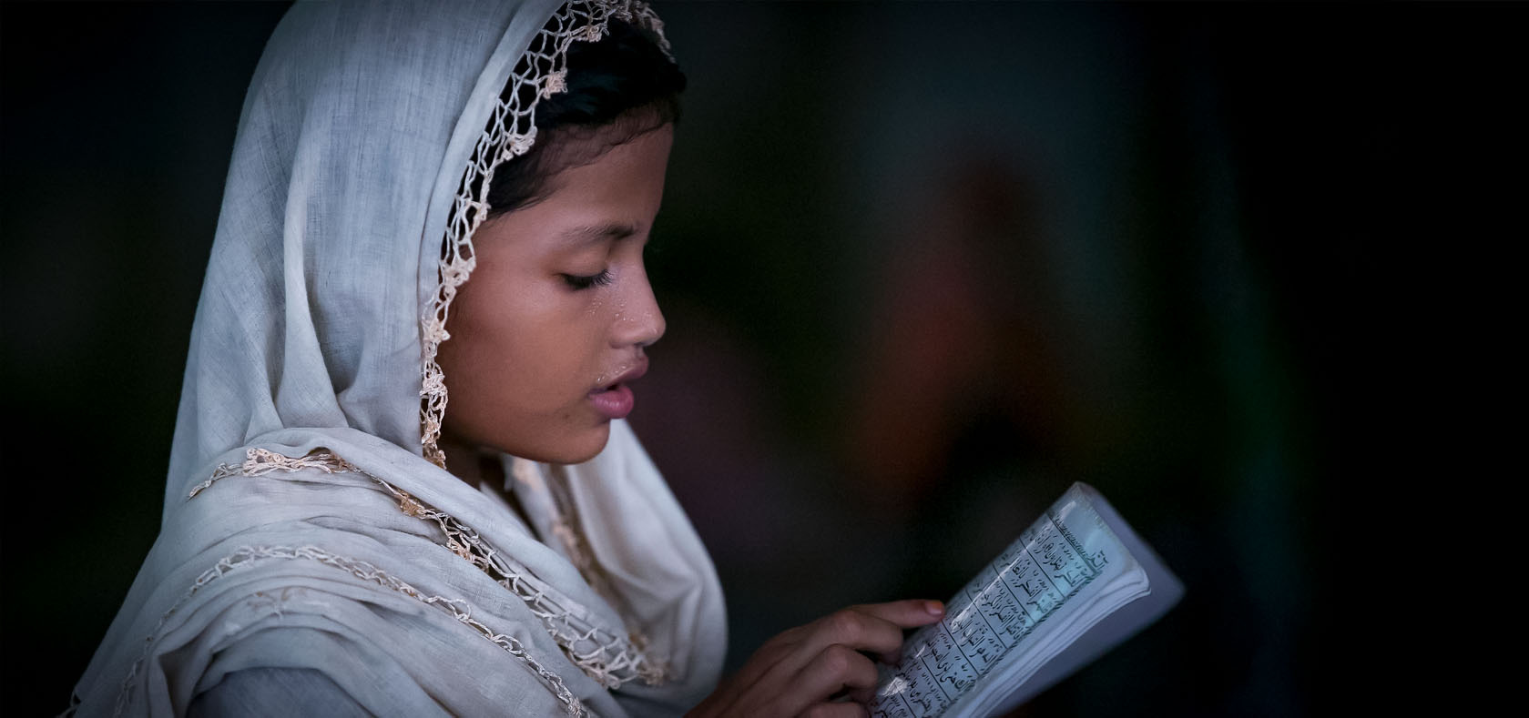 A girl studies at a mosque in the Balukhali Rohingya refugee camp in Cox's Bazar, Bangladesh.  Photo: UN Women/Allison Joyce