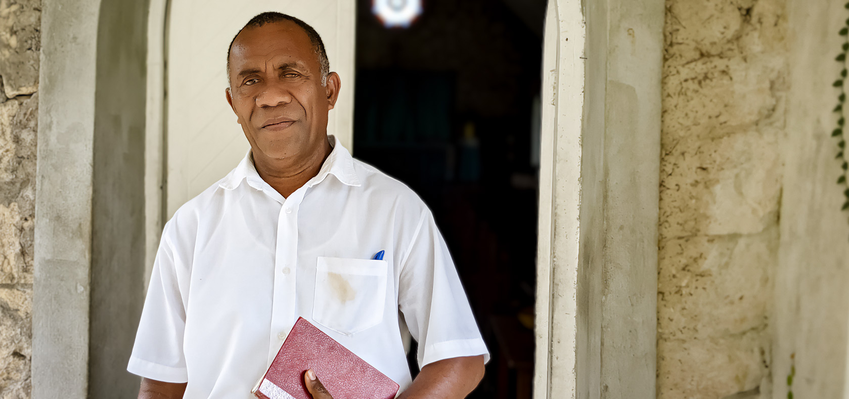 Reverend Jone Tuiwaiwai stands in front of St. Luke Anglican Church in Suva, Fiji, on 15 September 2021. Photo: UN Women/Miho Watanabe