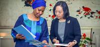 ED introduces UN Women's HeforShe project to Admintrator Yang from General Administration of Sport UN Women. Photo: UN Women/Tian Liming