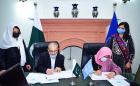  Sharmeela Rassool, Country Representative of UN Women Pakistan and Zia-ud-din Khattak, Director General of Khyber Pakhtunkhwa Judicial Academy signing a MoU to promote rule of law. Photo Khyber Pakhtunkhwa Judicial Academy