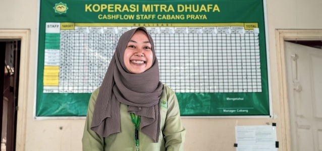 Sri Mustika Dewi, Field Officer at Mitra Dhuafa Cooperatives (KOMIDA) at the Praya branch office.  Photo: UN Women/Putra Djohan