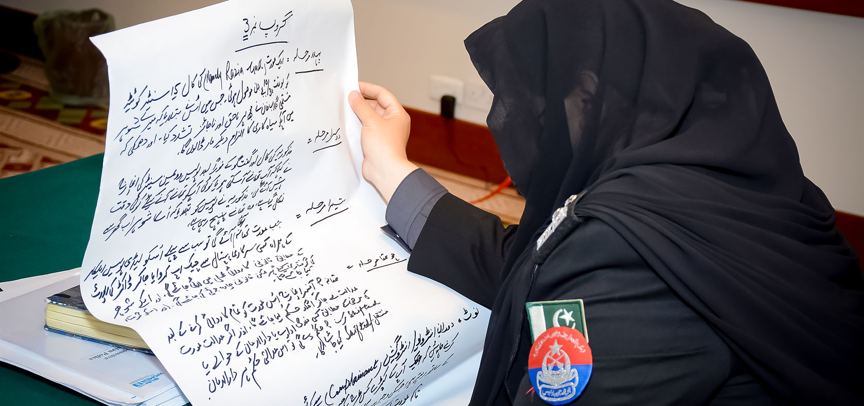 A lady police officer being train on women friendly reporting, and without stigmatizes victims of violence in Quetta, Balochistan. Photo: UN Women
